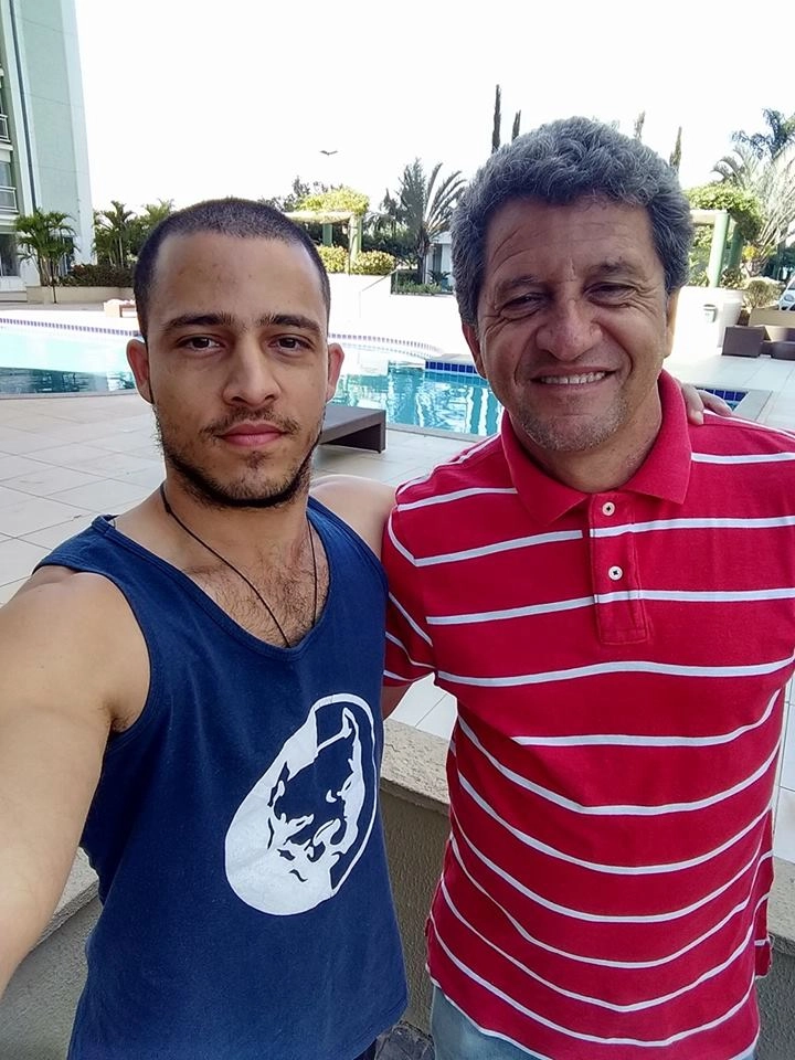 O filho Paulo Nascimento ao lado do seu pai Uidemar, em 13 de agosto de 2017. Foto: arquivo pessoal de Paulo Nascimento