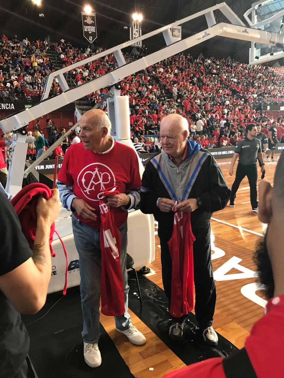 Amaury Pasos e Wlamir Marques, no jogo do Club Athletico Paulistano, em 2017