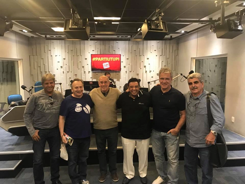 Nos estúdios da Rádio Tupi do RJ, em 2017. Gerson está ao centro, ao lado do cantos Agnaldo Timóteo, e dos técnico Alfredo Sampaio e Arthur Bernardes. Reprodução Facebook/Alfredo Sampaio