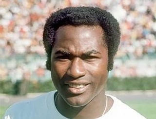 Edu marcou 196 gols com a camisa santista 