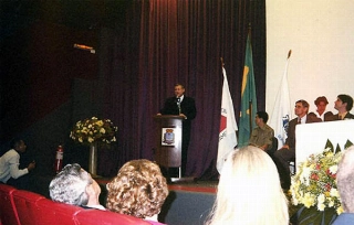 Discurso do jornalista na Câmara Municipal Guaxupeana. Foto: Divulgação