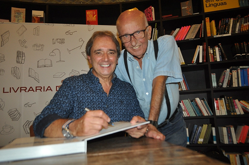 Reginaldo Leme e Bird Clemente em 8 de março de 2017, noite de lançamento da 25ª edição do Anuário AutoMotor Esporte, na Livraria da Vila, no Shopping JK, zona sul de São Paulo. Foto: Marcos Júnior Micheletti/Portal TT