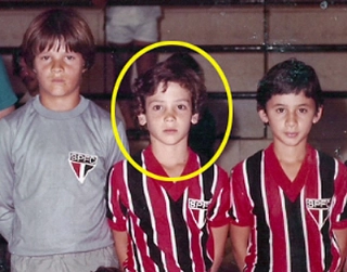 Ainda menino ele se destacou nas quadras antes de migrar para os gramados. Foto: Sarkis