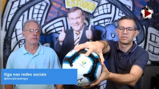 João Antonio e Frank Forte com a bola da Copa América. Foto: Reprodução