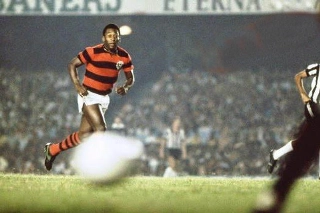 O Rei chegou a disputar um amistoso pelo Rubro-Negro. Foto: Divulgação