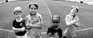 Diretorias usam torcedores mirins para promover a paz entre os rivais mais antigos do Estado de São Paulo