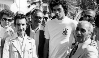 Apresentação do Doutor no Parque São Jorge, em 1978, com os irmãos Isidoro e Vicente Matheus. Foto: Divulgação