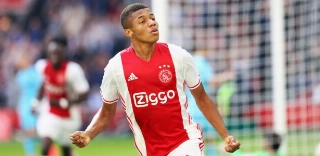 "Reserva de luxo", D. Neres pode ser campeão europeu após 11 jogos no Ajax