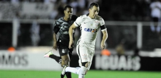 Figueirense empata no fim e mantém Corinthians em jejum e fora do G-6