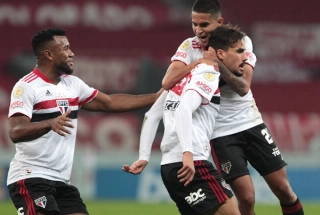 Tricolor Paulista comemorou triunfo em Porto Alegre. Foto: Rubens Chiri / saopaulofc.net