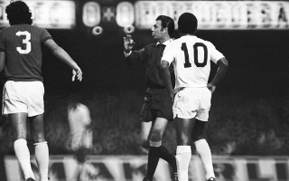 O confuso Armando Marques entre Pescuma e Pelé. Foto: Reprodução