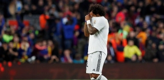 Lateral brasileiro sentiu lesão na perna direita. Foto: REUTERS/Albert Gea/Via UOL