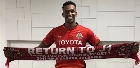 Jô marca dois, termina como artilheiro e salva Nagoya da queda no Japão