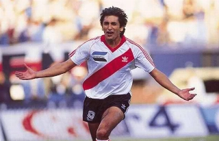 Comemorando tento marcado pelo River Plate. Foto: Divulga&ccedil;&atilde;o