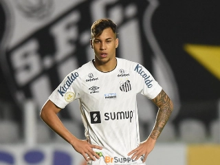 Jornal italiano coloca Kaio Jorge na mira do clube de Milão. Foto: Ivan Storti/Santos FC