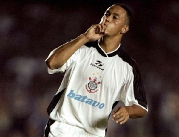 Luizão e Marcelinho relembram conquista do Mundial de 2000 pelo