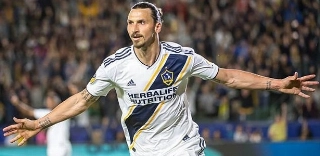 Ibrahimovic elege o time dos sonhos com Ronaldinho e Thiago Silva