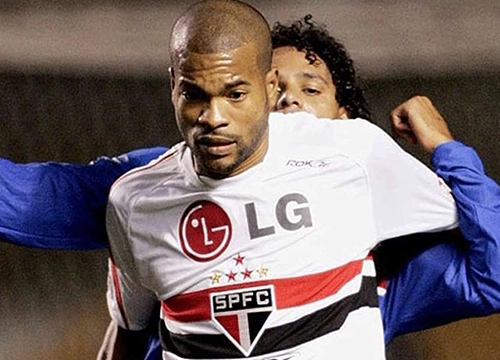 Len&iacute;lson - Meia do Vit&oacute;ria, S&atilde;o Paulo e An&aacute;polis