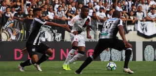 Vasco só empata com Ceará, mas garante permanência na Série A