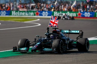 Britânico superou problema inicial para triunfar em Silverstone. Foto: Mercedes-AMG Petronas F1