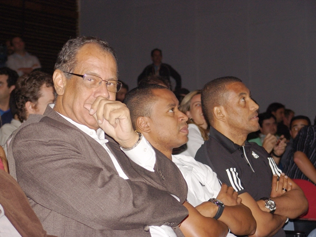 No Museu do Futebol, no Pacaembu, Carlos Alberto Torres, Paulo Sérgio e Mauro Silva acompanharam o sorteio dos grupos para a primeira fase da Copa de 2010 e o lançamento da bola oficial para o torneio. Crédito da foto: Marcos Júnior