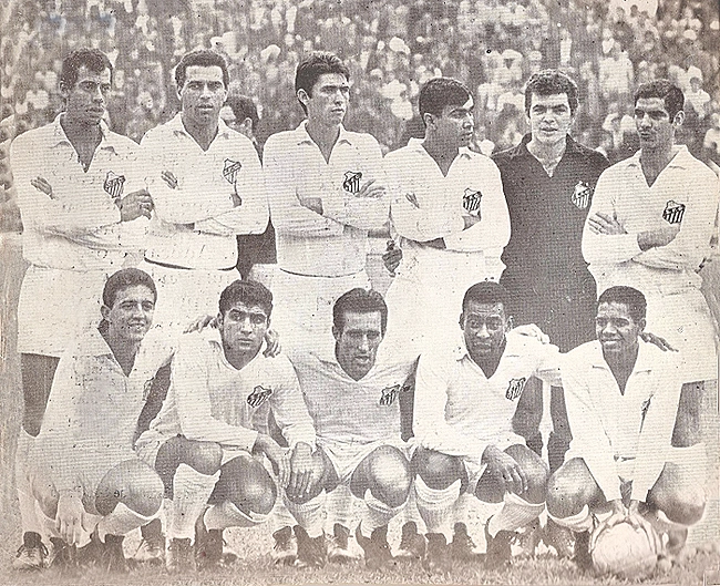 Em pé: Carlos Alberto Torres, Ramos Delgado, Marçal, Clodoaldo, Cláudio e Rildo. Agachados: Douglas, Negreiros, Toninho, Pelé e Abel.